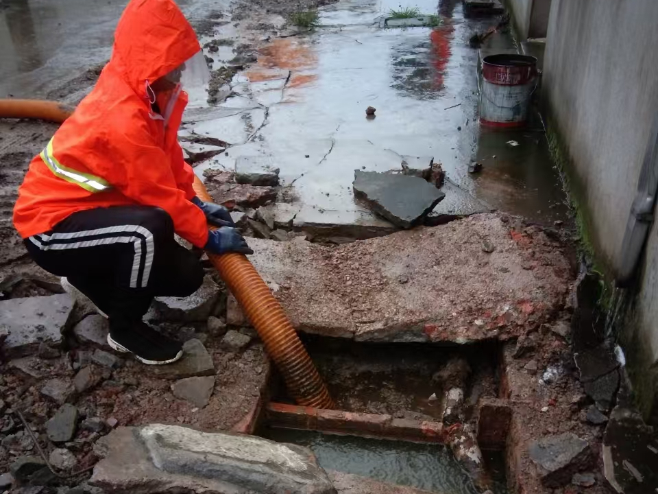 扬州专业清理污水池 炜誉市政以规范流程守护城市 “肠道”